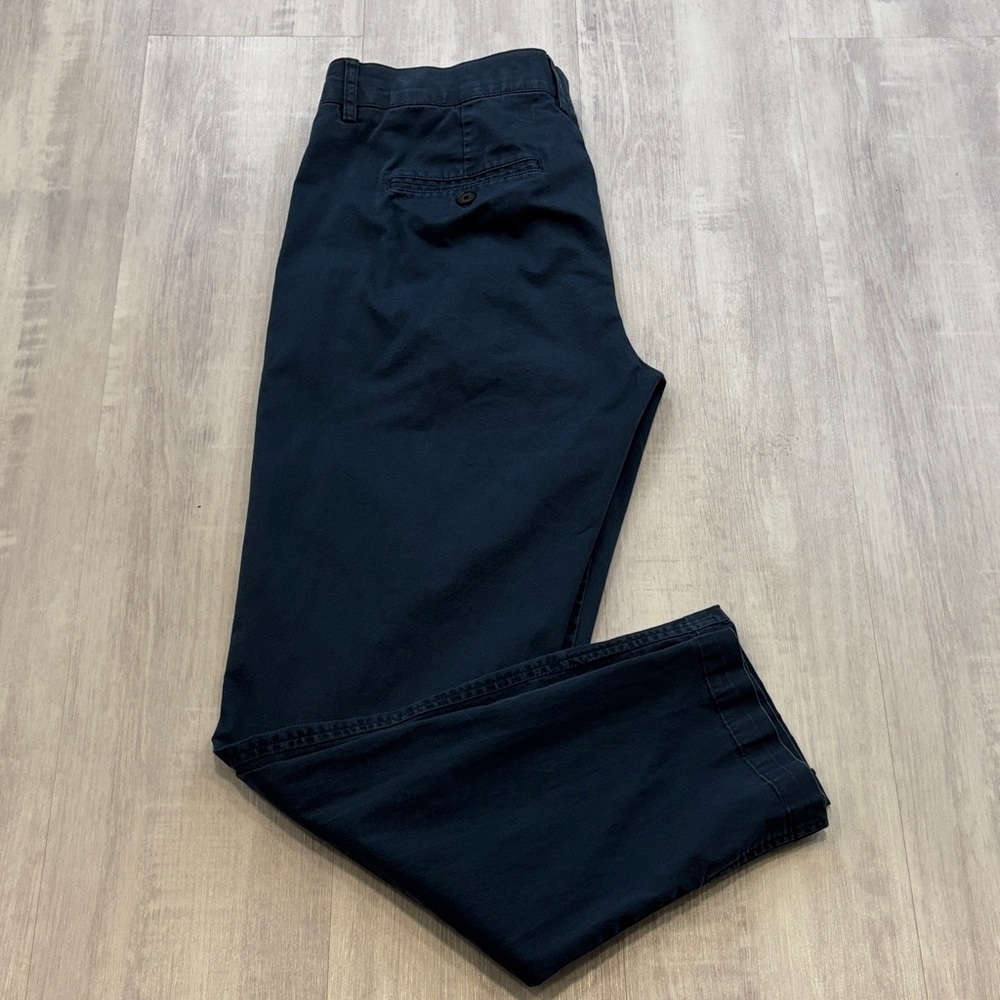 Vince. Straight Leg Pants in Navy